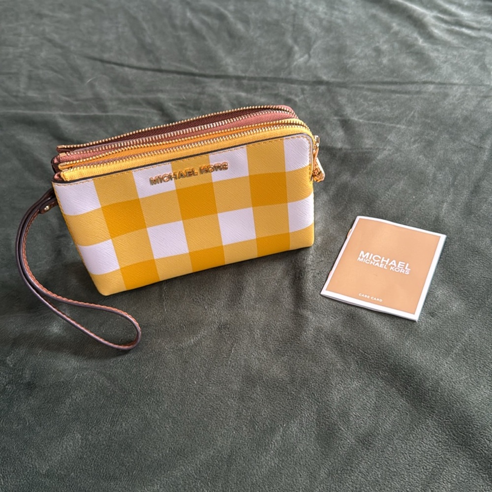 Michael Kors Wristlet, Great condition, double zipper